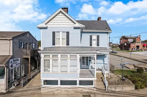 8 W Pike St, Houston, PA 15342