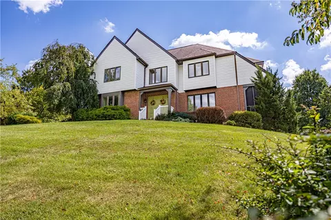 50 Indian Fields Trl, New Kensington, PA 15068