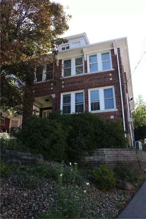 2975 Belrose Ave, Pittsburgh, PA 15216