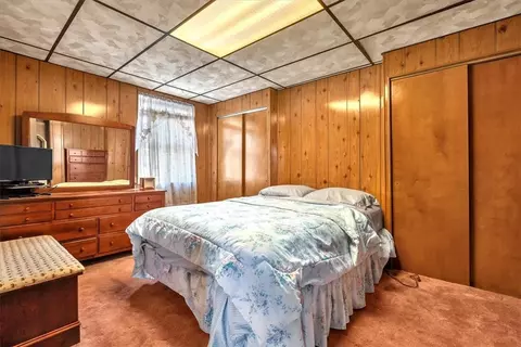 Bedroom - 2916 Devlin St, Pittsburgh, PA 15210 photo 2 of 2