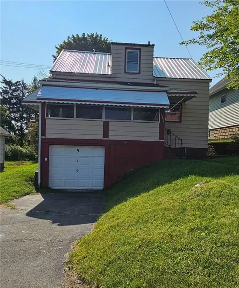 912 Vogan St, New Castle, PA 16101