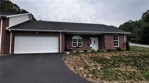 101 Aiden Ln, New Kensington, PA 15068