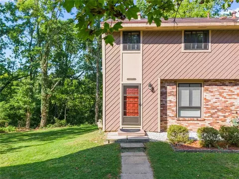 2315 Firethorn Rd, Bridgeville, PA 15017
