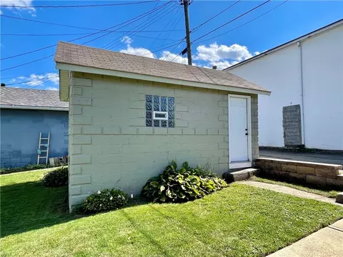 307 Elm St, Vandergrift, PA 15690 photo 11