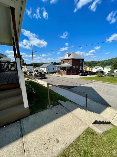 307 Elm St, Vandergrift, PA 15690 photo 8