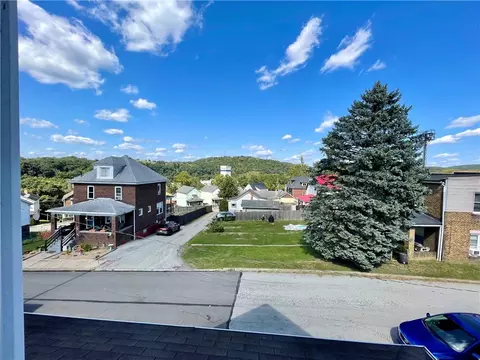 307 Elm St, Vandergrift, PA 15690 photo 6