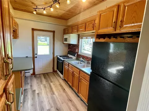 307 Elm St, Vandergrift, PA 15690 photo 17