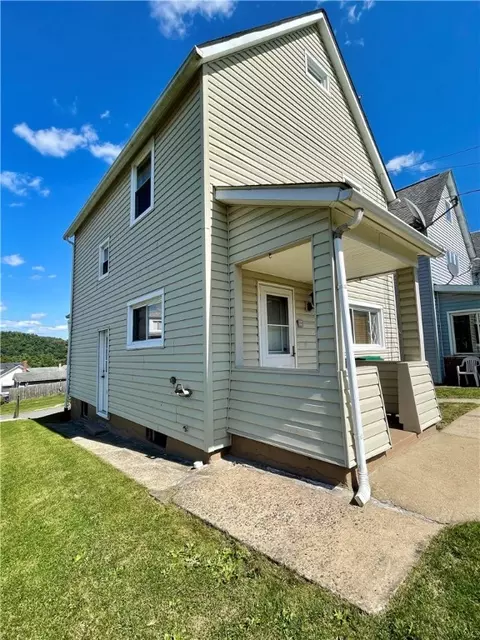 307 Elm St, Vandergrift, PA 15690 photo 9