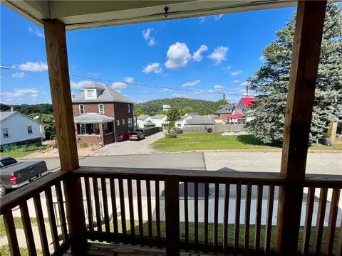 307 Elm St, Vandergrift, PA 15690 photo 5