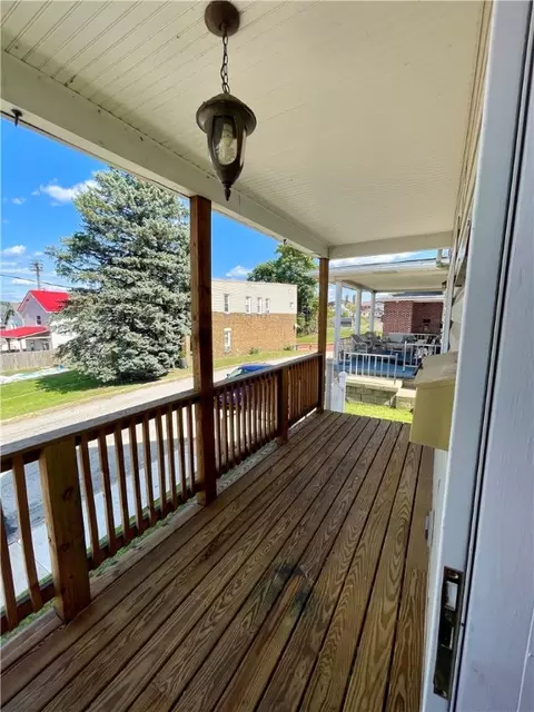 307 Elm St, Vandergrift, PA 15690 photo 7