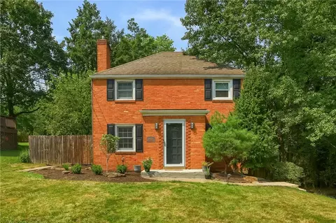 8995 Eastview Dr, Allison Park, PA 15101