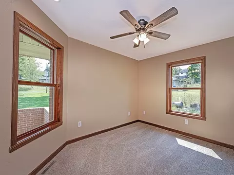 125 Delaware Ave, Vandergrift, PA 15690 photo 20