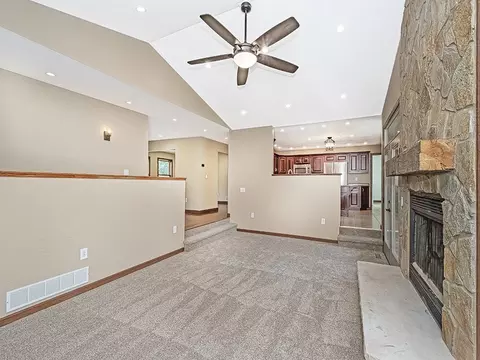 125 Delaware Ave, Vandergrift, PA 15690 photo 6