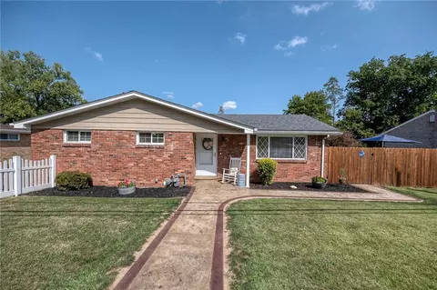 2431 Hi Ridge Dr, Irwin, PA 15642