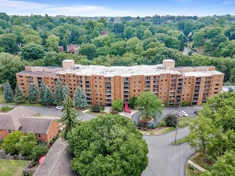 1500 Cochran Rd #712, Pittsburgh, PA 15243