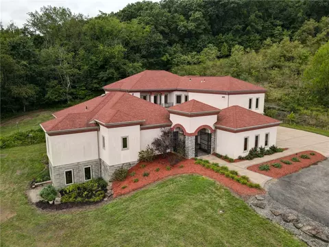 2889 Melwood Rd, Leechburg, PA 15656