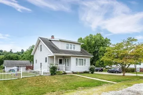190 Hallam Ave, Meadowlands, PA 15347