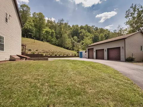 1928 Dime Rd, Vandergrift, PA 15690 photo 4