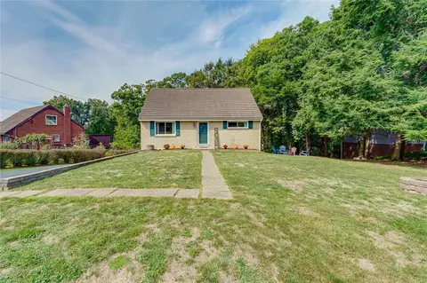 401 Blaze Dr, Glenshaw, PA 15116