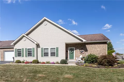 122 Hidden Springs Dr, Ellwood City, PA 16117