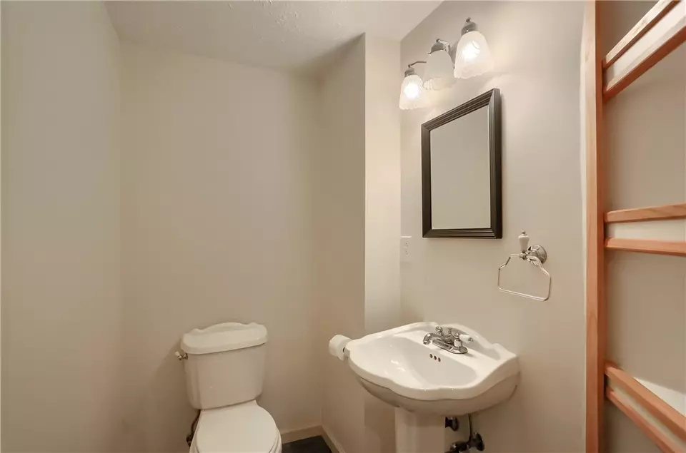 Bath - 119 Woodbine Dr, Cranberry Township, PA 16066 photo 6 of 6