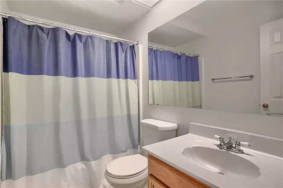 Bath - 119 Woodbine Dr, Cranberry Township, PA 16066 photo 5 of 6