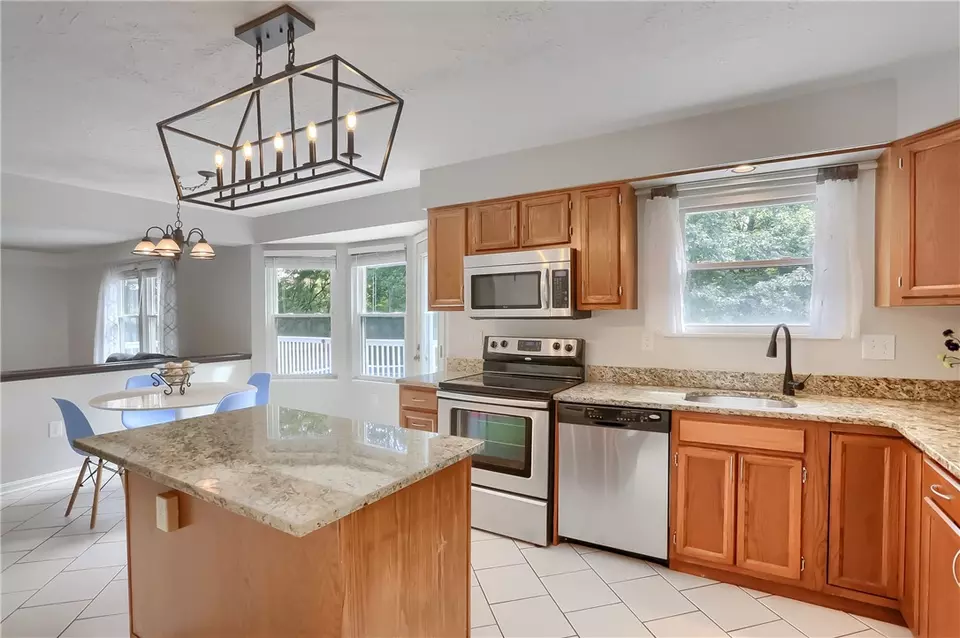 Kitchen - 119 Woodbine Dr, Cranberry Township, PA 16066 photo 2 of 6