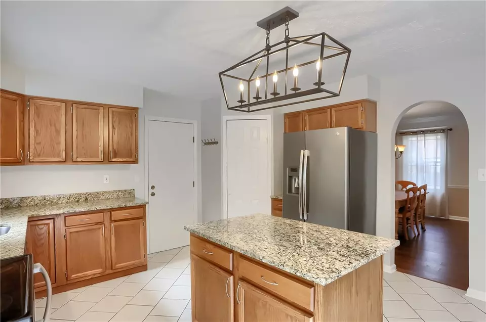 Kitchen - 119 Woodbine Dr, Cranberry Township, PA 16066 photo 5 of 6