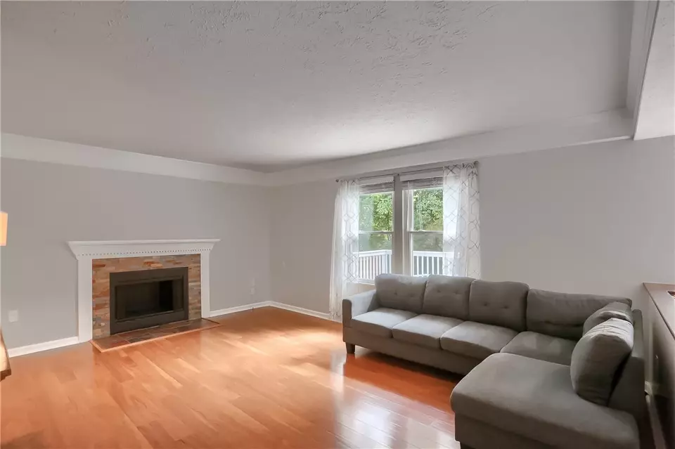 Living - 119 Woodbine Dr, Cranberry Township, PA 16066 photo 3 of 8