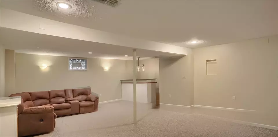 Living - 119 Woodbine Dr, Cranberry Township, PA 16066 photo 7 of 8