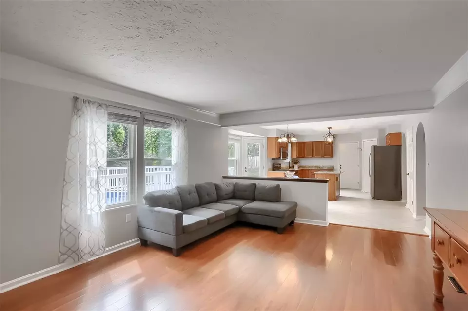 Living - 119 Woodbine Dr, Cranberry Township, PA 16066 photo 4 of 8