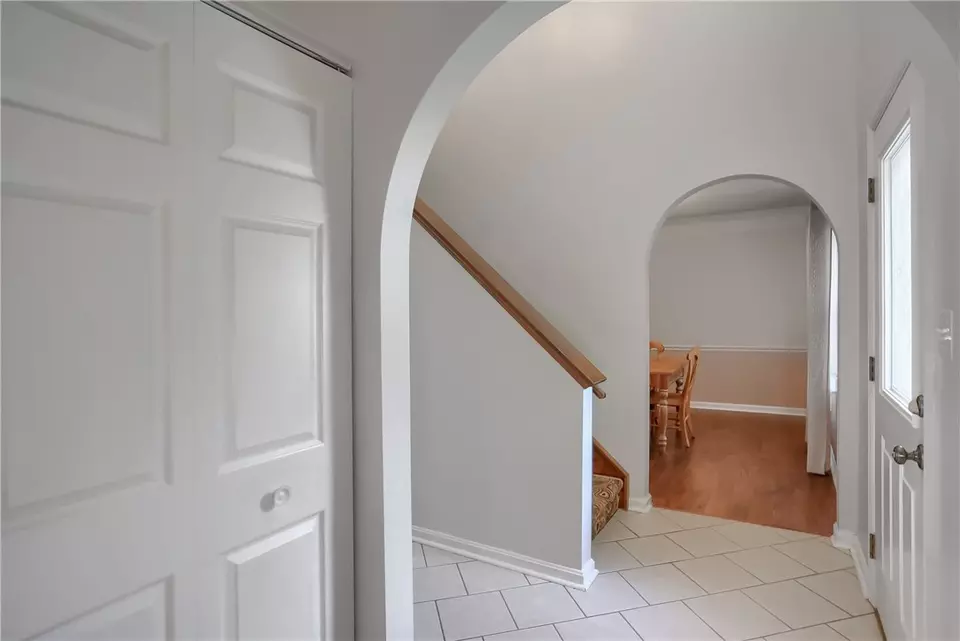 Entry Way - 119 Woodbine Dr, Cranberry Township, PA 16066 photo 2 of 4