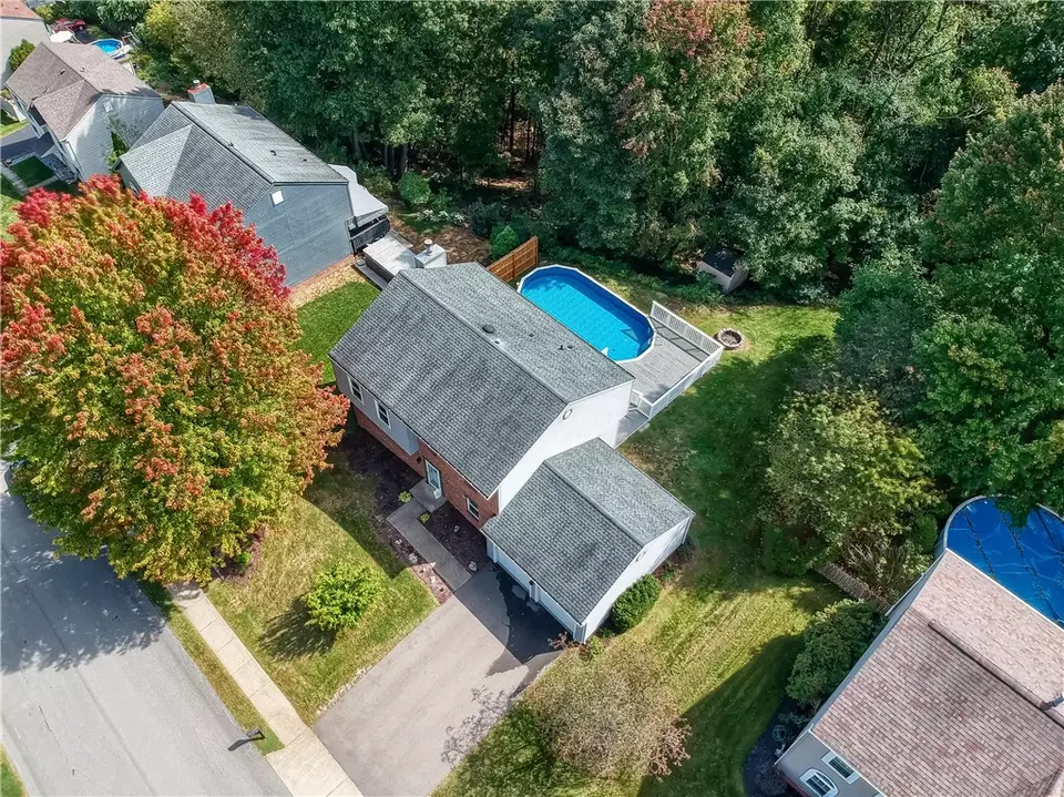 View/Area - 119 Woodbine Dr, Cranberry Township, PA 16066 photo 2 of 2