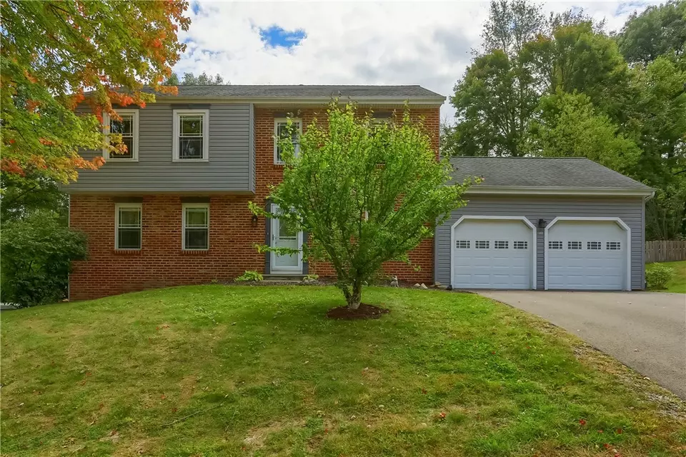 Exterior - 119 Woodbine Dr, Cranberry Township, PA 16066 photo 2 of 10