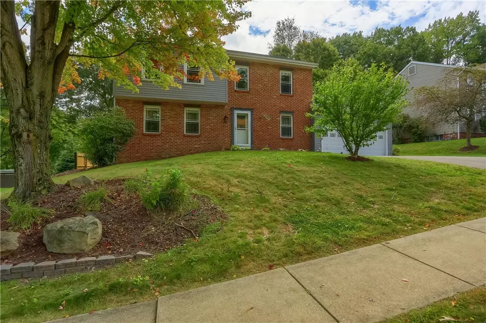 Exterior - 119 Woodbine Dr, Cranberry Township, PA 16066 photo 3 of 10