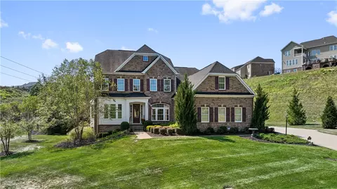 301 Graystone Dr, Canonsburg, PA 15317