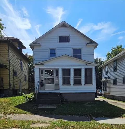 728 Meek St, Sharon, PA 16146