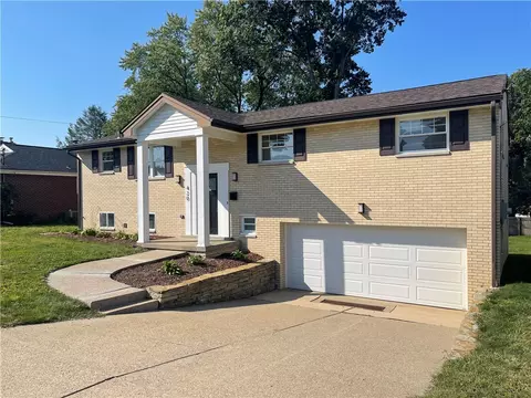 420 Wedgewood Dr, New Kensington, PA 15068