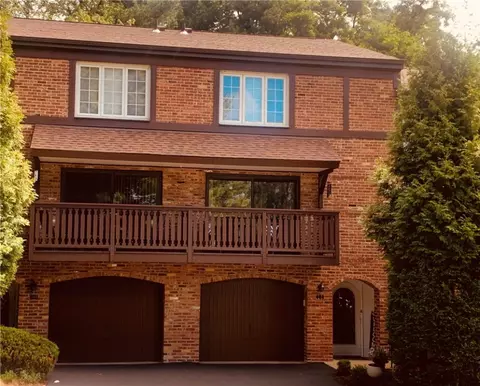 404 Allenberry Dr, Pittsburgh, PA 15237