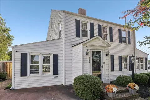 312 Johnston Dr, Ellwood City, PA 16117