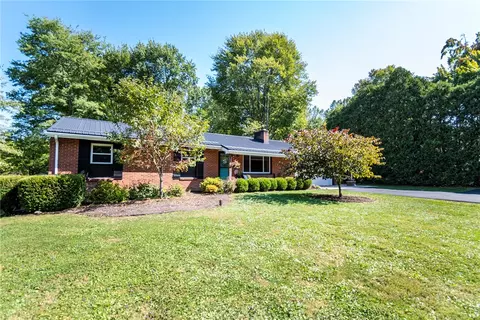 3066 Maplewood Dr, Sharpsville, PA 16150