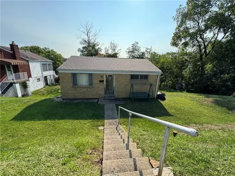 4 Bench Dr, Mckees Rocks, PA 15136
