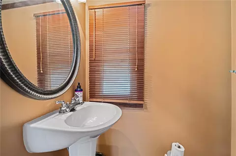 Bath - 1877 Dime Rd, Vandergrift, PA 15690 photo 1 of 3