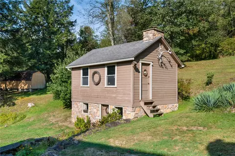Exterior - 1877 Dime Rd, Vandergrift, PA 15690 photo 5 of 9