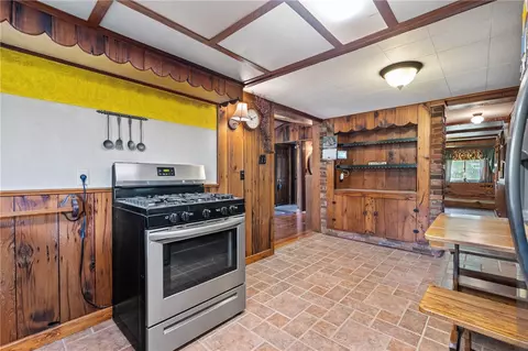 Entry Way - 1877 Dime Rd, Vandergrift, PA 15690 photo 3 of 3