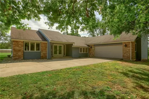 566 Zeigler Rd, Rochester, PA 15074