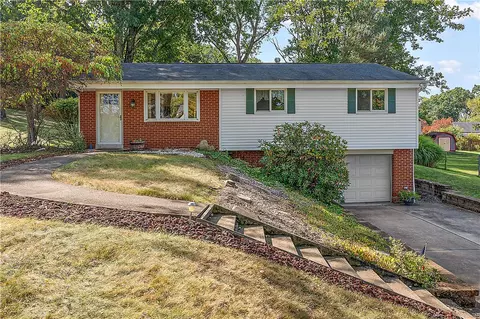 441 Emerald Dr, Pittsburgh, PA 15237