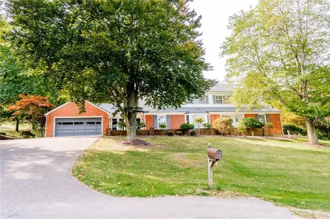 565 Morningstar Dr, Ellwood City, PA 16117