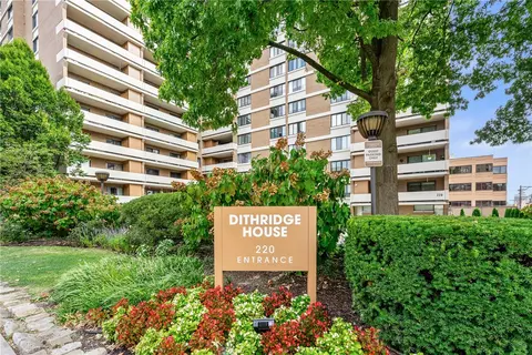 220 N Dithridge St #705, Pittsburgh, PA 15213