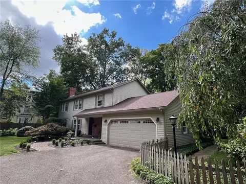 327 Pine Rd, Sewickley, PA 15143